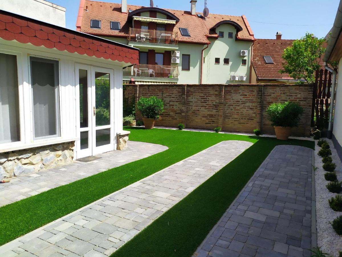 Zoli Apartmanok-Zoli Koelcsey 19 Villa Hajdúszoboszló Eksteriør bilde